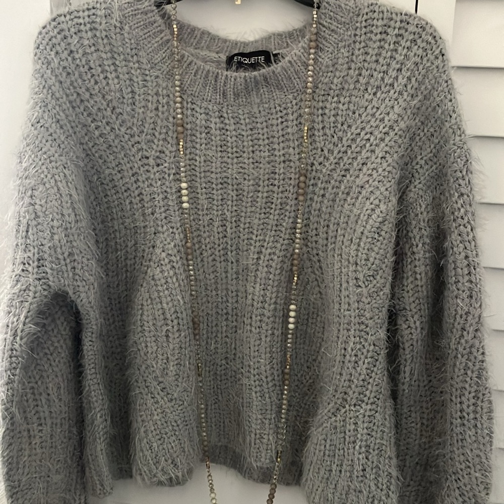 Etiquette fuzzy gray sweater
